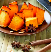 Ароматична свічка з ароматом пряного печеноїго гарбуза